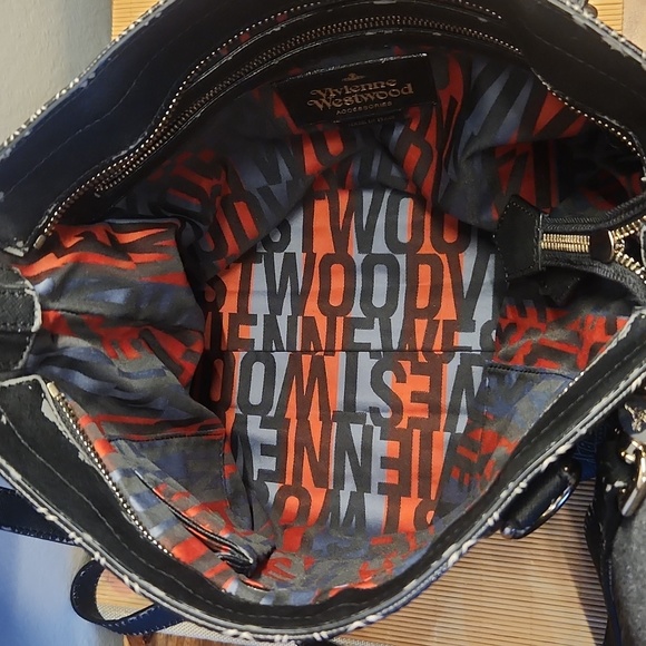 Vivienne Westwood crossbody, black leather with space ship design - Picture 12 of 16